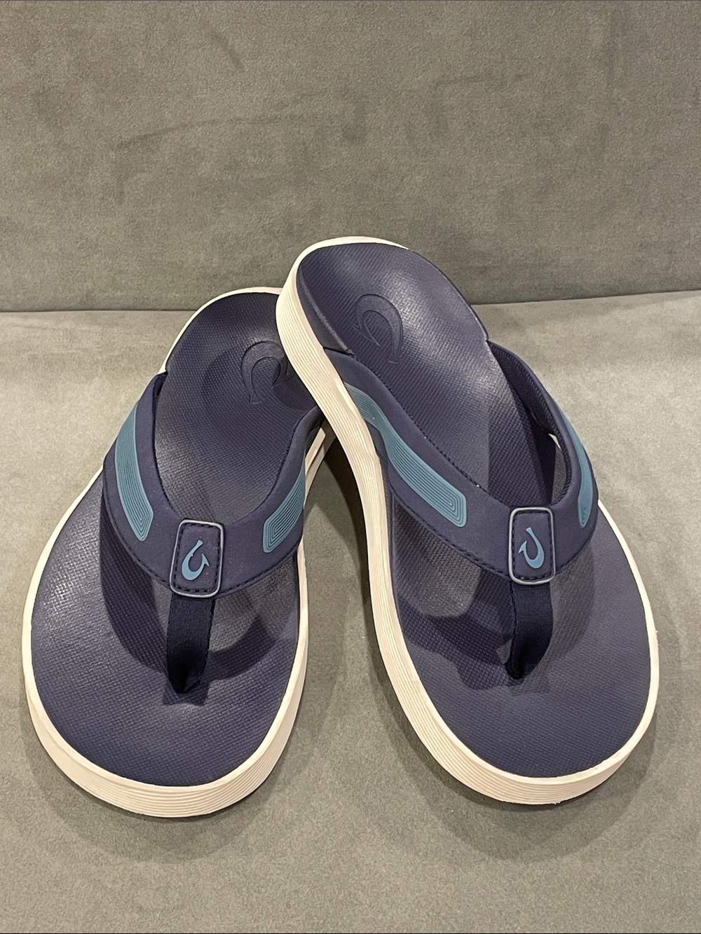 Olukai Leeward Men's 7 Navy Blue Flip Flops Beach Pool Sandals
